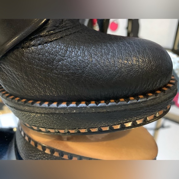 😍Fun and Edgy!Dior Cavaliere low boot.Leather with brass details Retail$1250.00 - Picture 9 of 11